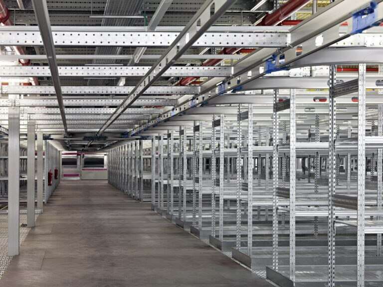 Unimondial Light Shelving